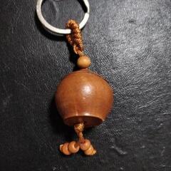 ⚜️桃の木⚜️布袋様⚜️キーホルダーの画像