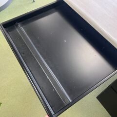 無料★スチール事務机(縦635×横1060×高さ750。程度)の画像