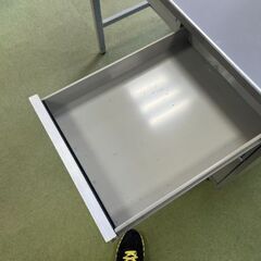 無料★スチール事務机(縦635×横1060×高さ750。程度)の画像