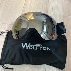 スノーボードグローブとゴーグルの画像