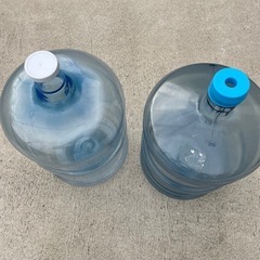 19リットル水缶
の画像