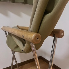 新居 猛デザインのNychair X(ニーチェアエックス)です。シンプルなデザインと軽量で持ち運びも簡単なゆったりとした座り心地の折り畳み椅子。屋内はもちろん、バルコニーなどの屋外にもオススメの画像
