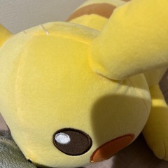 ピカチュウぬいぐるみ