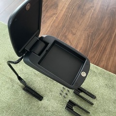 日産ジューク　純正肘掛け 収納ありの画像