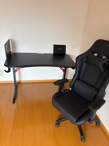 ゲーミングチェア　ゲーミングデスク