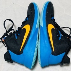 NIKEフューチャーコートGSの画像