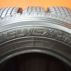 TOYO DELVEX 935 195/80R15 107/105N LT 15インチ スタッドレス 4本 24年製 バリ溝 ハイエース キャラバン等　(KTM446) の画像