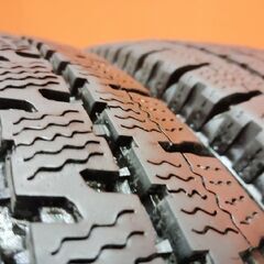 TOYO DELVEX 935 195/80R15 107/105N LT 15インチ スタッドレス 4本 24年製 バリ溝 ハイエース キャラバン等　(KTM446) の画像