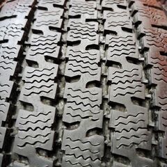 TOYO DELVEX 935 195/80R15 107/105N LT 15インチ スタッドレス 4本 24年製 バリ溝 ハイエース キャラバン等　(KTM446) の画像