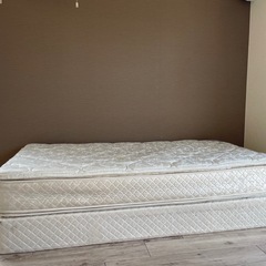 シングルベッドマットレスとベッドボックス