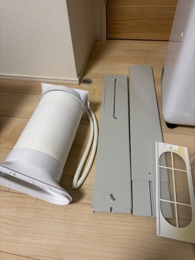 【お話中】
ほぼ未使用⭐︎冷暖房⭐︎どこでも置くだけエアコン2.6kw