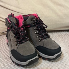 トレッキングシューズ