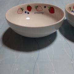 可愛い食器🍓　　直径13㎝　深さ4.5㎝の画像
