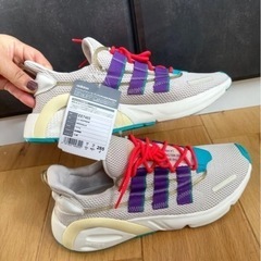 adidasの画像