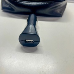 純正レクサスポーチ&純正メルセデスベンツ充電器、雑誌の画像