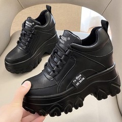 厚底スニーカーの画像