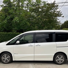 日産セリーナ ハイブリッドの画像