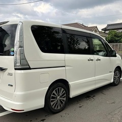 日産セリーナ ハイブリッドの画像