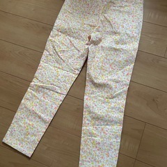 ⭐︎【新品】GAPクロップド丈スキニーパンツ01 Mサイズぐらいの画像
