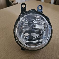 ヴォクシー　ZRR70W　プリウスα　ZVW40　右　フォグライト　フォグランプ　ヴァレオ 81210-0W050 代替品番 C-3の画像