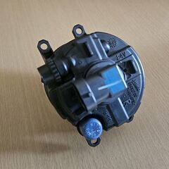 ヴォクシー　ZRR70W　プリウスα　ZVW40　右　フォグライト　フォグランプ　ヴァレオ 81210-0W050 代替品番 C-3の画像