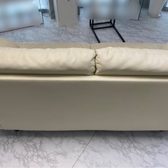 【無料で差し上げます。7/14 12:00まで】ソファー/ホワイト　0円の画像