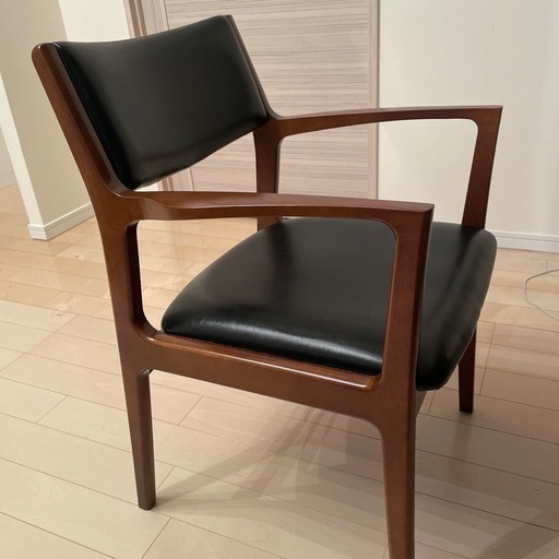 カリモク チェア