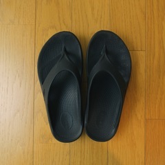 OOFOS コンフォートサンダル 27cm 黒の画像