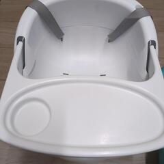 Ingenuity(インジェニュイティ) 　ベビーチェア　お食事チェア　ブースターシートとしても。テーブルも収納できて便利！清掃済み。ベビーベース グリーン

の画像