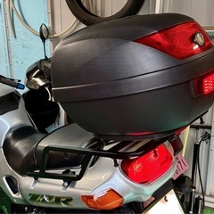 値下げ！バイク用リアボックス28L トップケース ストップランプ付きの画像