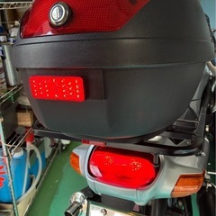 値下げ！バイク用リアボックス28L トップケース ストップランプ付きの画像