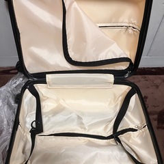 カナヘイキャリーケース・中古美品&オマケ付★の画像