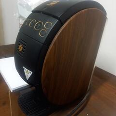 コーヒーメーカーと紙コップの画像