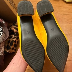 パンプス黄色の画像