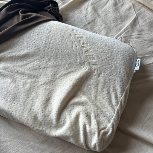 テンピュール　枕　カバー付き