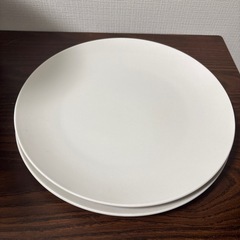 とっての取れるティファールと皿の画像