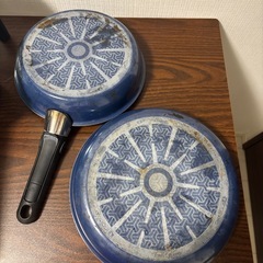 とっての取れるティファールと皿の画像