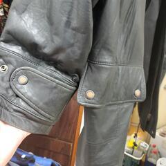 黒本革コートの画像