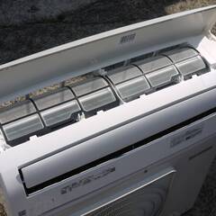 美品 アイリスオーヤマ ルームエアコン IRA-2204W 2021年 R32冷媒 2.2kW 冷房 6～9畳 暖房 5～6畳 アレクサ対応 スマホ操作 人感センサーの画像