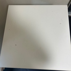 IKEA製品の机 ホワイトの画像
