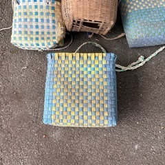 大量カゴの画像
