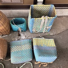 大量カゴの画像