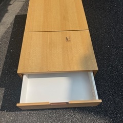 無料で差し上げます。ニトリテーブルの画像