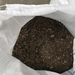 庭から出た残土の画像