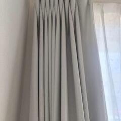 ベージュカーテンとレースカーテンセットの画像