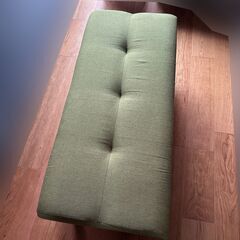 緑色のオットマンの画像