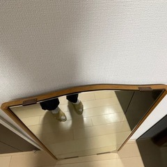 ドレッサーの鏡の画像