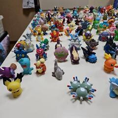 ポケモン211個と仮面ライダー49個　指人形の画像