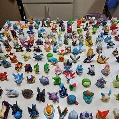 ポケモン211個と仮面ライダー49個　指人形の画像