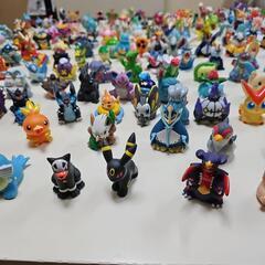 ポケモン211個と仮面ライダー49個　指人形の画像
